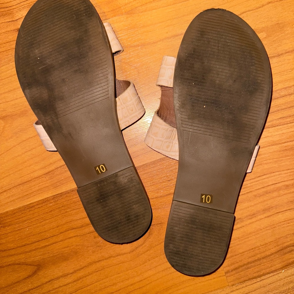 Steve Madden Light Tan Croc Slides - Picture 2 of 2